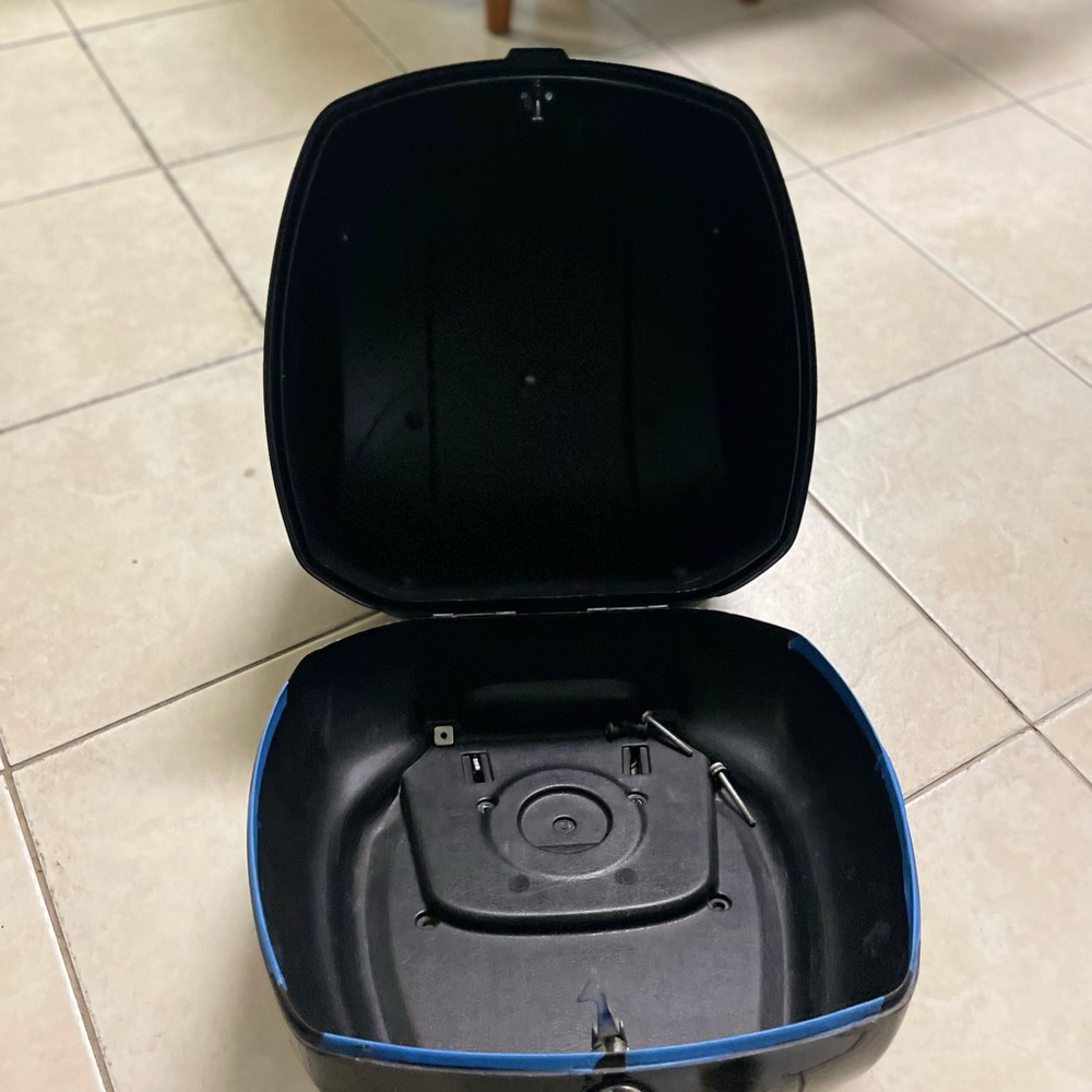 2008 200cc vespa box